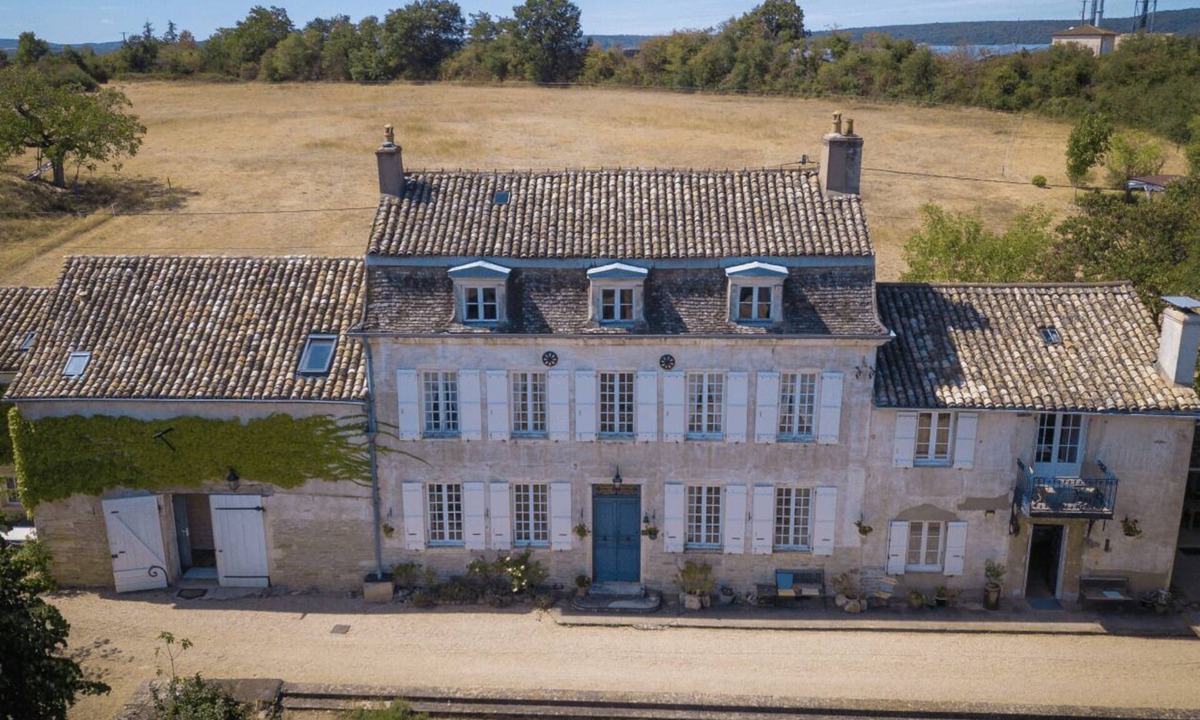 Tournus Bed & Breakfast | Private Family B&B Room "Rose"