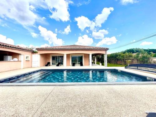 Livron-sur-Drome Villa | Private swimming pool & jacuzzi magnifique villa provençale