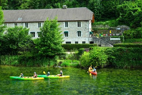 Lods House | Privatisez un ancien hôtel Gîte de groupe La Truite d Or au bord de la rivière à partir de 39 euros pers nuit