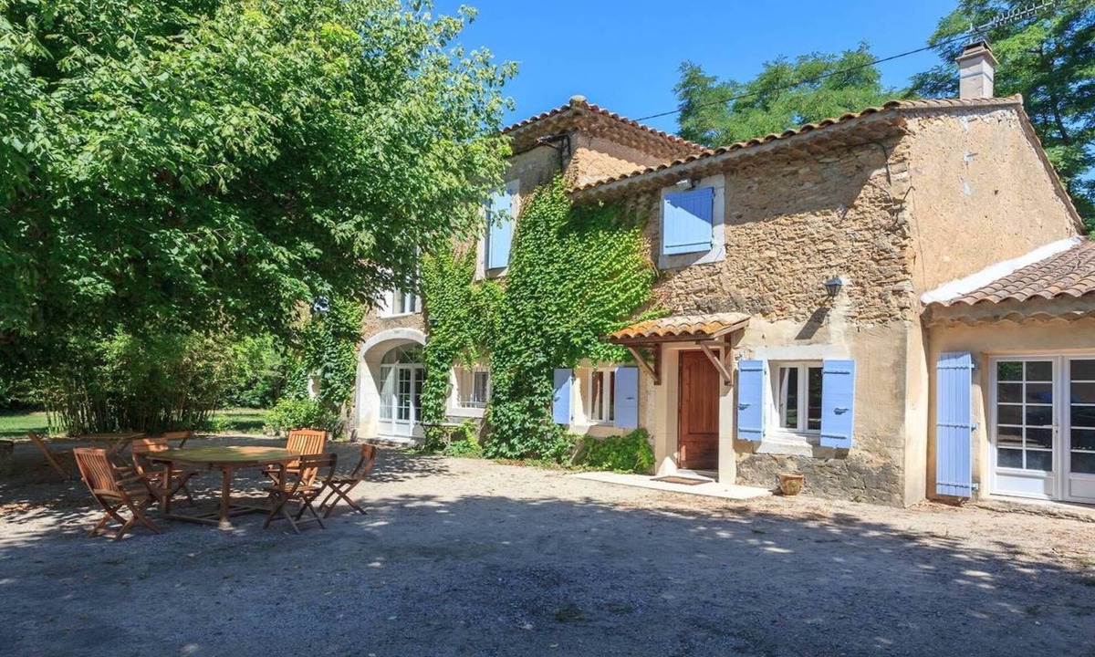 Mornas House | Provencal farmhouse with pool and landscaped garden, Orange nearby.