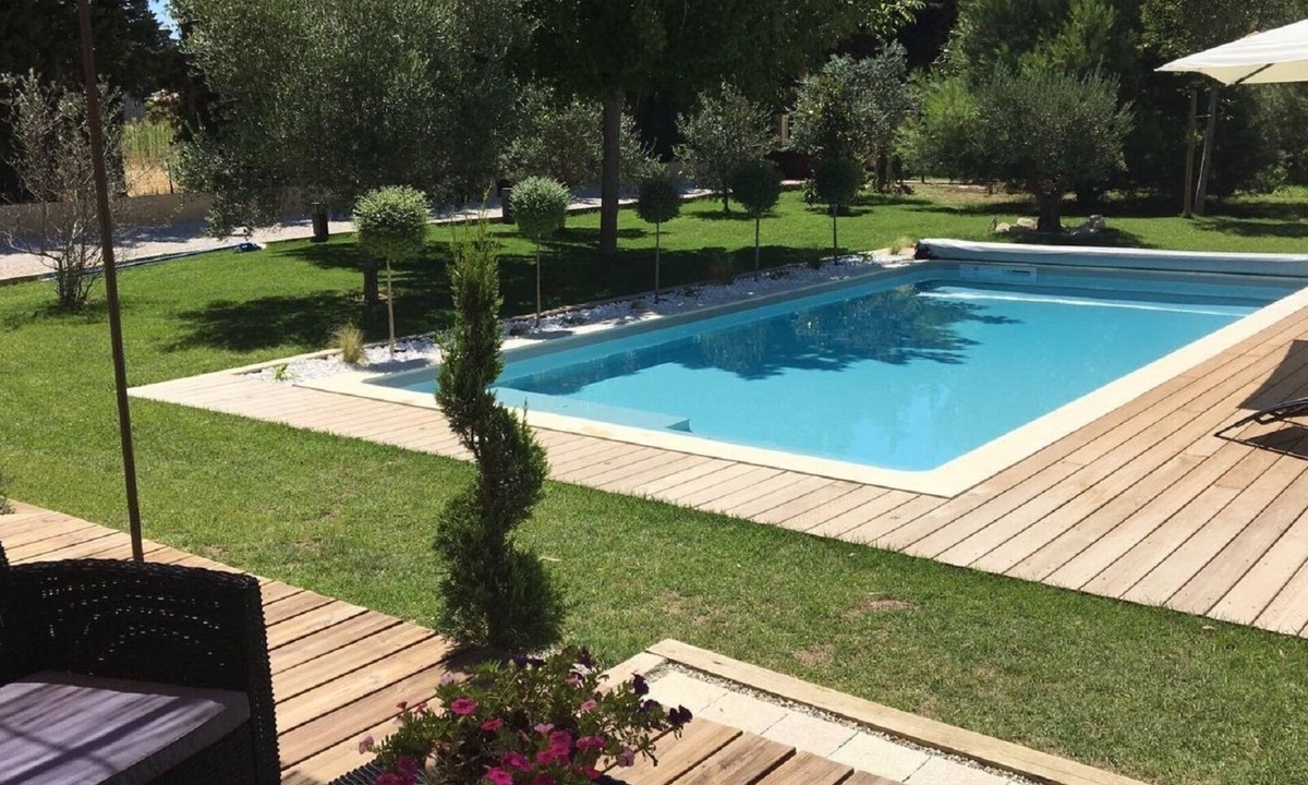 Aubignan Villa | Provencal villa for 6 to 8 people, private pool and beautiful Mediterranean garden