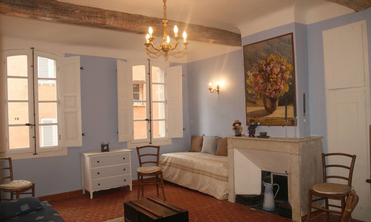 Figanieres Apartment | Provence Typical house with studio in the center of the village of Callas