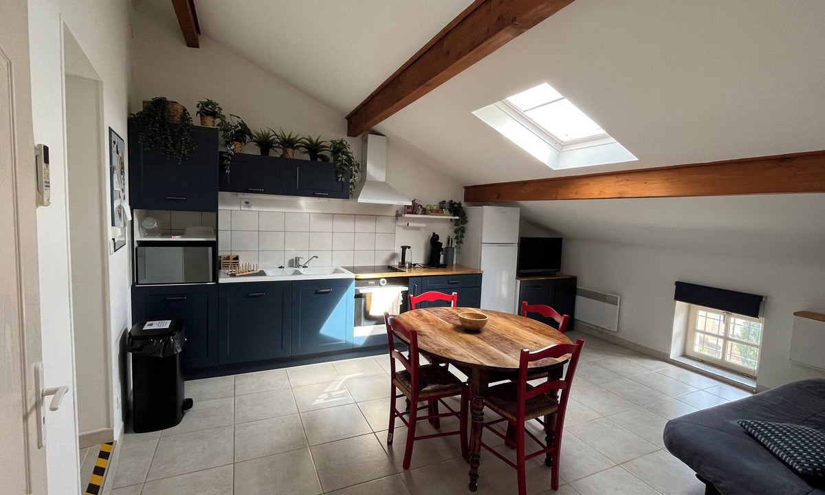 Malemort-du-Comtat Apartment | Quiet, air-conditioned apartment near Mont Ventoux
