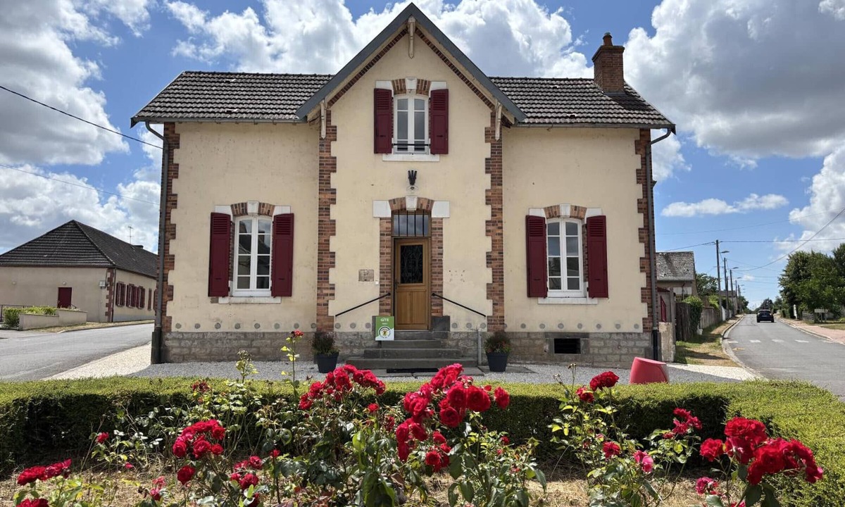 Saligny-sur-Roudon Cottage | Quiet family cottage for 8, all-inclusive in Allier