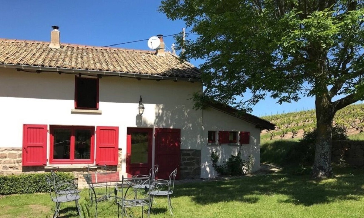 Fleurie House | Quiet house, garden swimming pool and sleeps 6