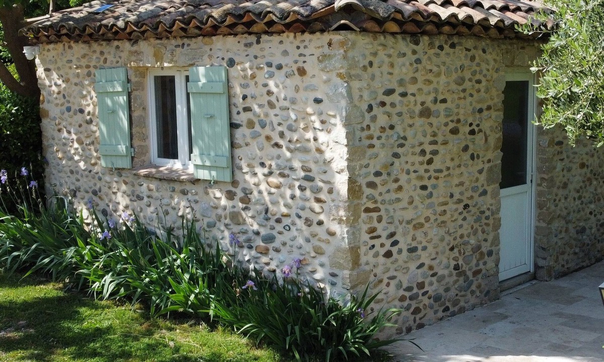 Chateauneuf-du-Rhone Bed & Breakfast | Quiet little house with large garden on the Rhône agricultural plain
