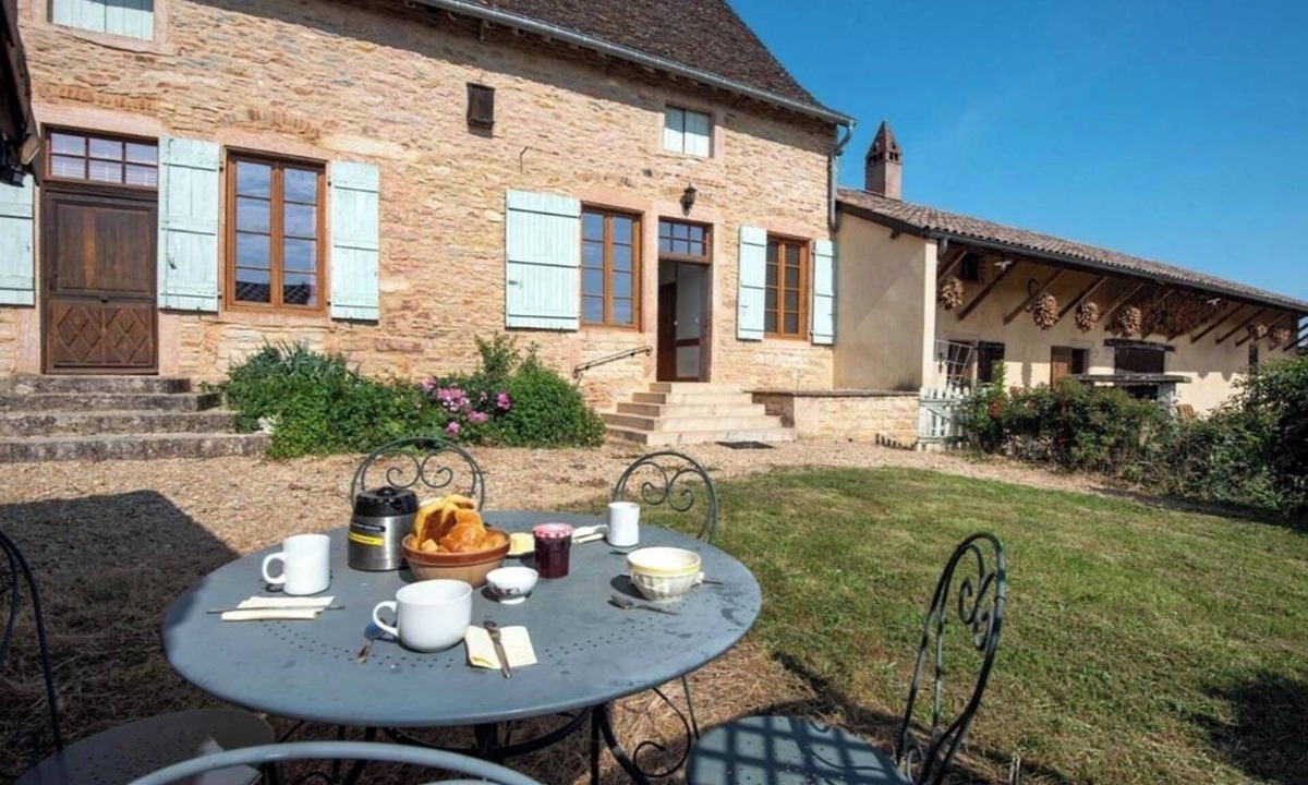 Huilly-sur-Seille House | Quiet Maison de Maître in Burgundy with enclosed gardens. Pets welcome.
