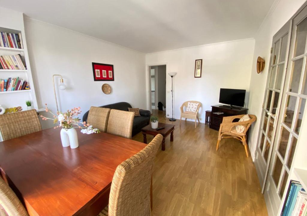 Chatillon Apartment | Quiet Stay near Paris - Balcony & Private Parking