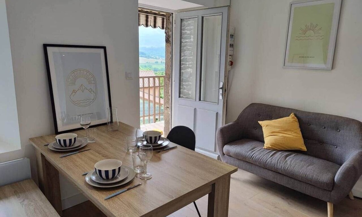 Le Puy-en-Velay Apartment | Quiet two-bedroom apartment with a balcony and an unobstructed view