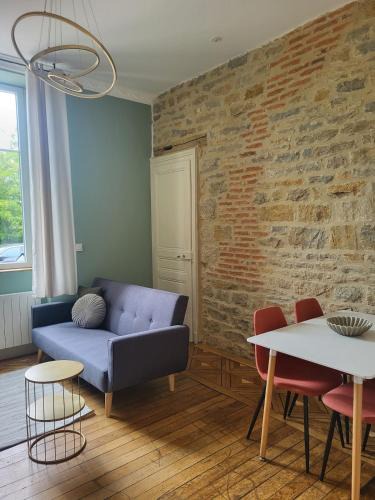Lons-le-Saunier Apartment | Résidence de la gare avec parking - proche des Thermes