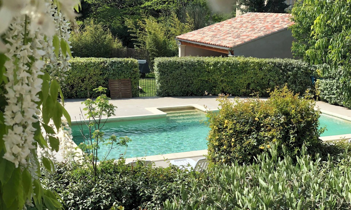 Aubignan Villa | Rated 4-star Meublé Tourisme with garden, swimming pool, view of Mont Ventoux