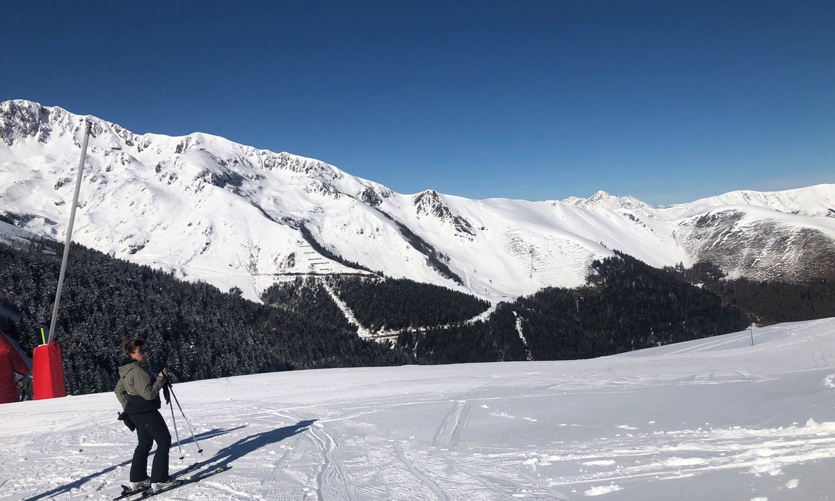 Bagneres-de-Luchon Apartment | Refuge 66 is ideally located facing south, close to the ski slopes and hiking trails.