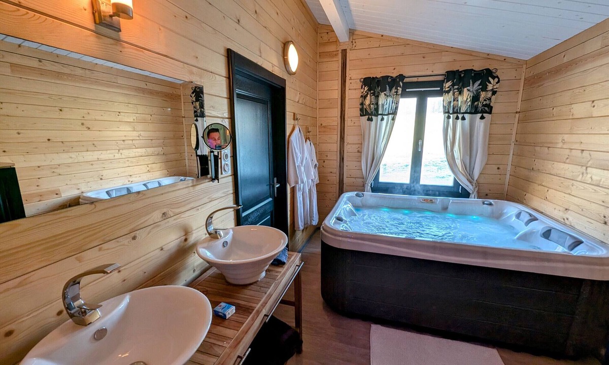 Fougerolles Cottage | Relaxing chalet with spa and sauna near 1000 Ponds