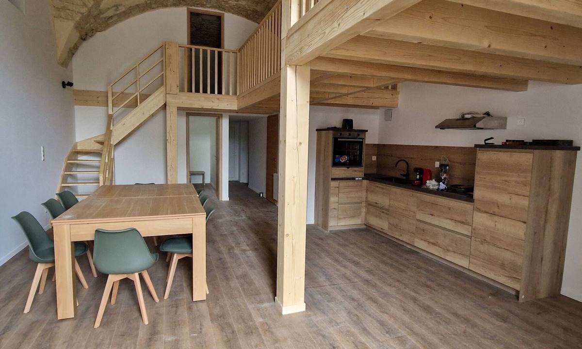 Montlebon Apartment | Relaxing apartment, sauna, jacuzzi combining wood and stone charm