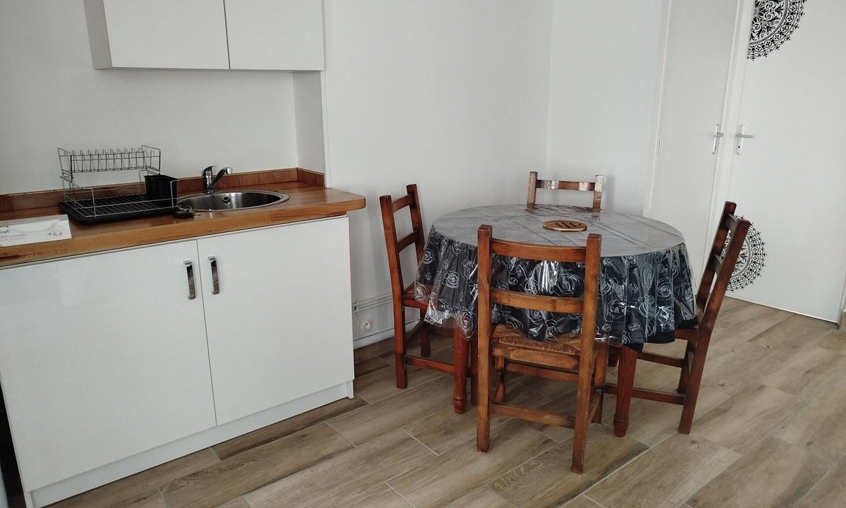 Irancy Apartment | Renovated apartment in quiet wine-growing village. 15min from Auxerre.