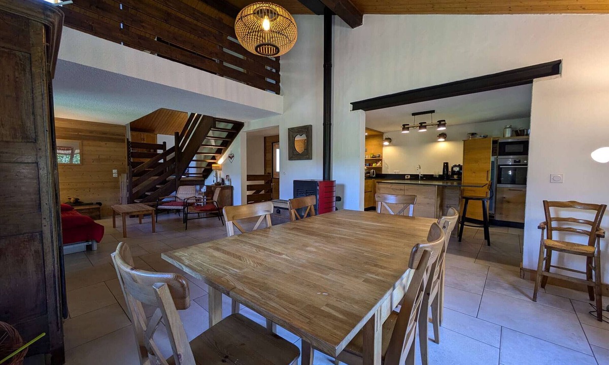 Beaufort Ski Chalet | Renovated chalet 12 pers, 5 br, parking, stove, southwest