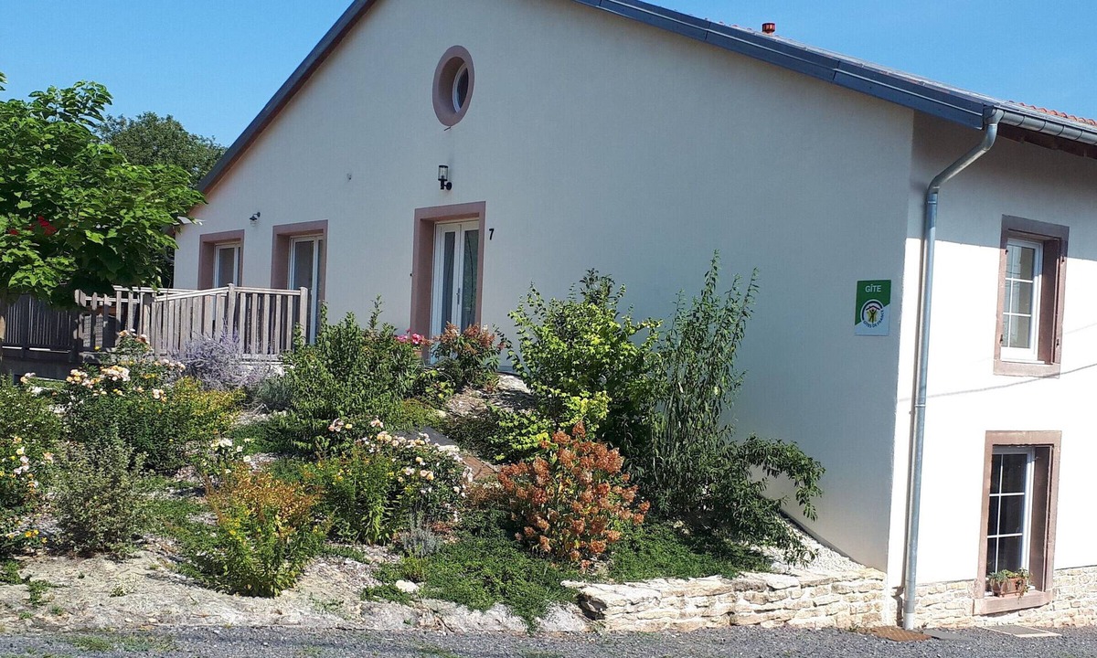 Repaix Cottage | Renovated Cottage with Terrace and Parking in Countryside