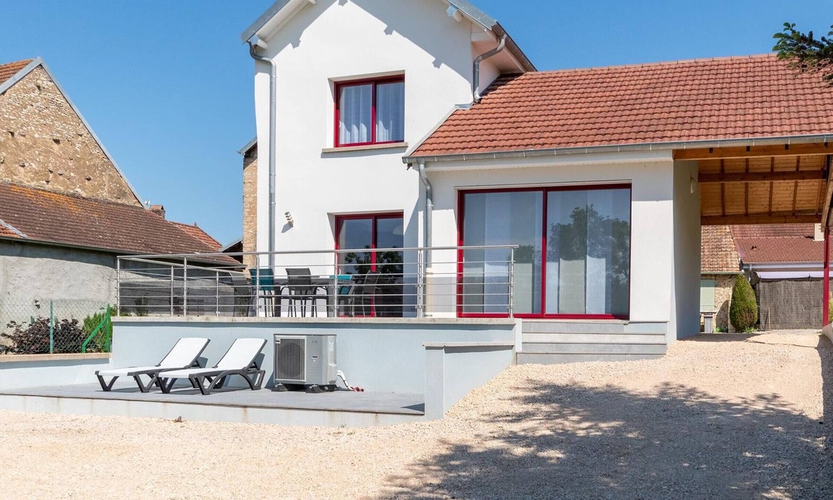 Rigny Cottage | Renovated house by the Saône with garden and parking in Rigny
