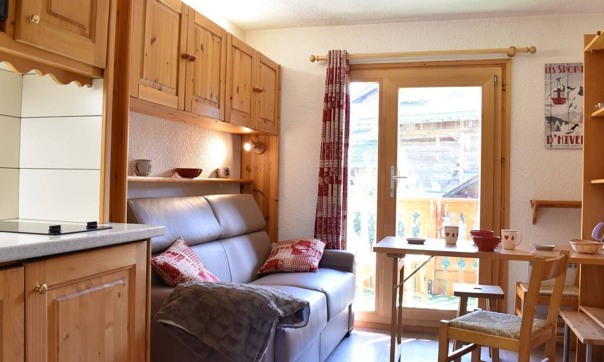 Meribel Apartment | Renovated Studio near Chairlift, Méribel, 3 People