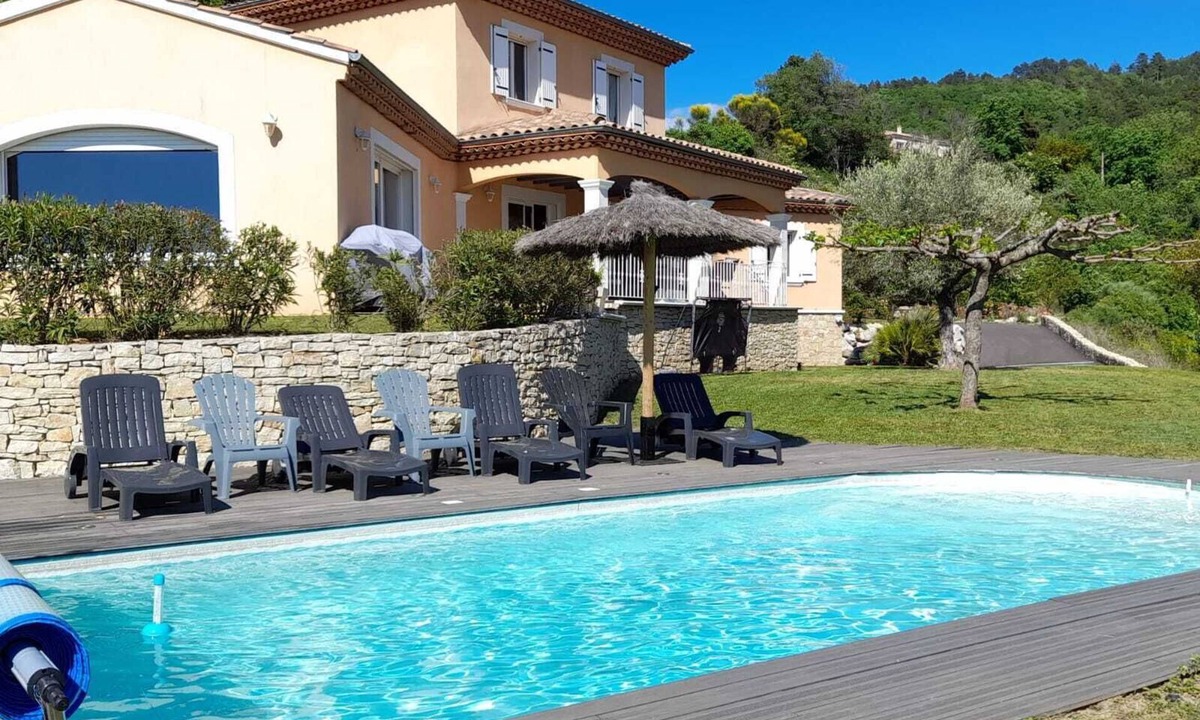 Puy-Saint-Martin Villa | Rent large villa in Drôme provençale