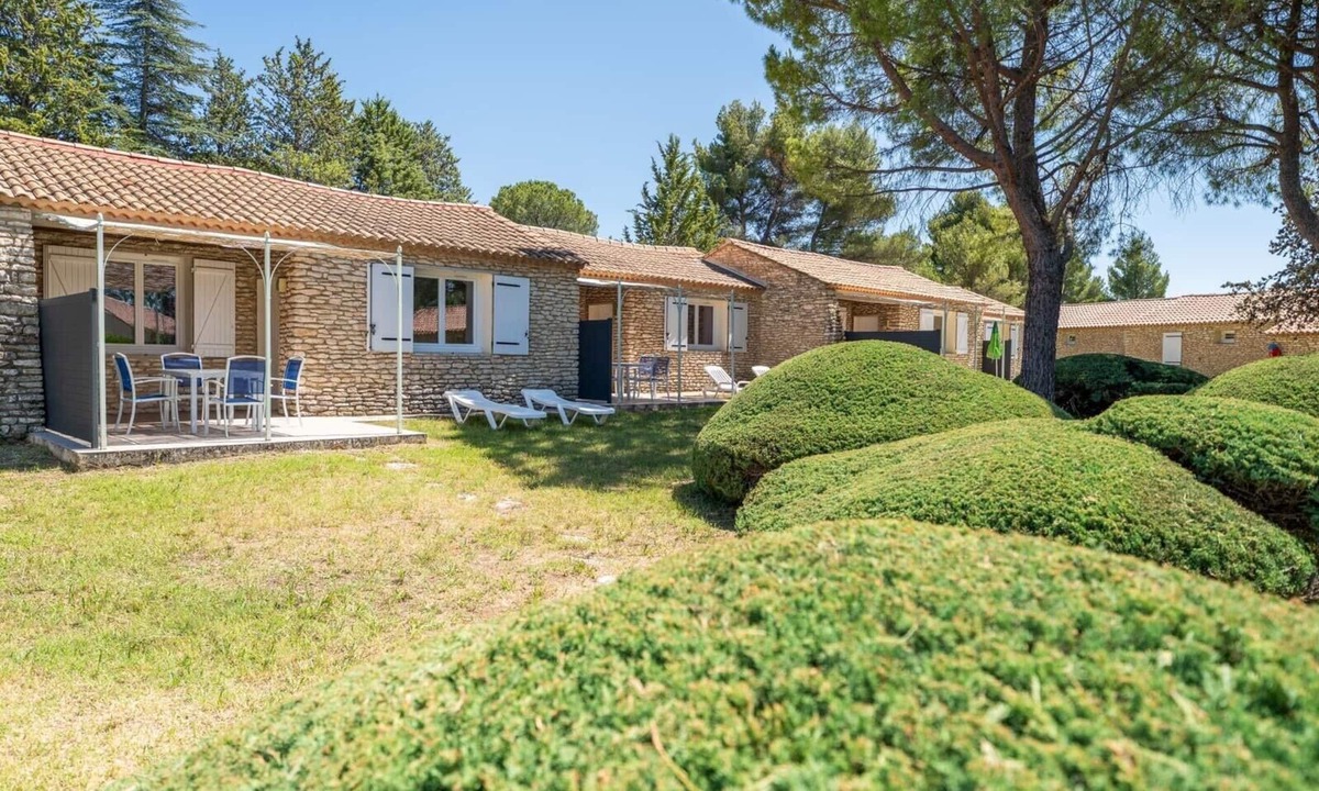 La Roque-sur-Pernes House | Rental with pool in a quiet setting n°11