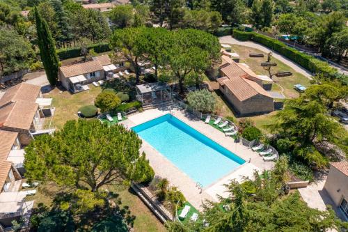 La Roque-sur-Pernes House | Rental with pool and AC in Provence n9