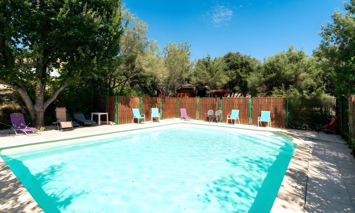 Saint-Pierre-de-Vassols Apartment | Room 'Chambre Jaune Et Chambre Bleue' with Private Pool, Shared Terrace and Wi-Fi
