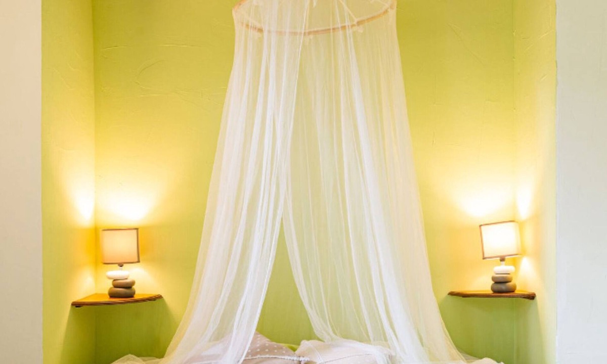 L'Epine Apartment | Room 'Tilleul' with Private Terrace, Shared Garden and Wi-Fi