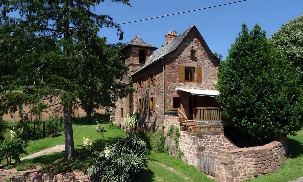 Villecomtal House | Ségonzac Cottage: Lake View, Private Terrace, Wi-Fi