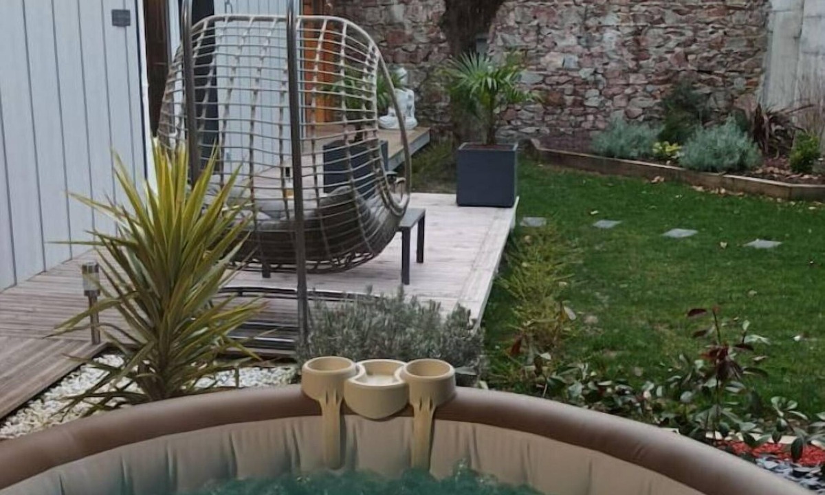 Balbigny Apartment | Séjour en Amoureux Avec Jacuzzi + Sauna