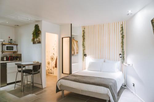 Laveyron Apartment | Séjour pro & Famille - Gîtes meublés Wood Sky - WIFI Parking privé Terrasses & Jardin