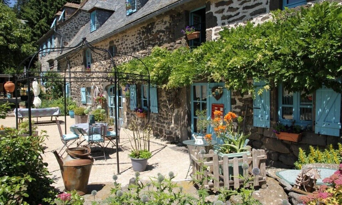Oradour House | Sandine