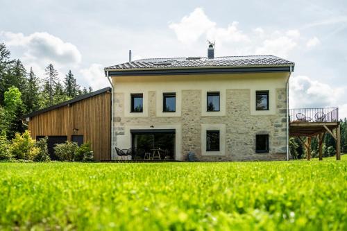 Premanon Apartment | Sauna & bain nordique - Duplex dans ancienne ferme en pierres avec jardin privatif - 4 personnes