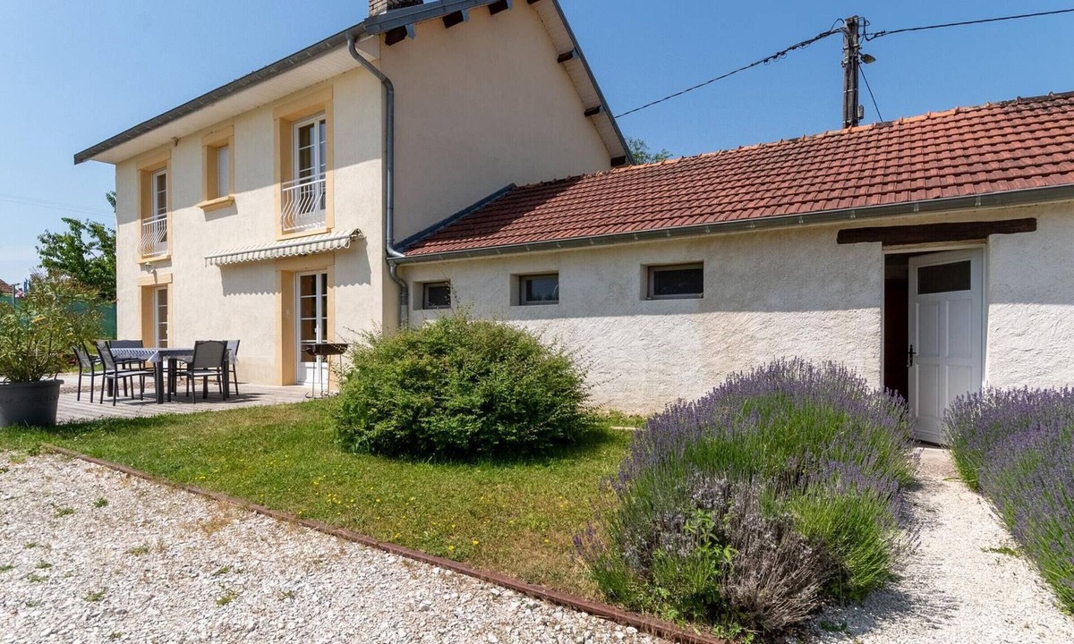 Jussey Cottage | Secluded Fisherman's Cottage with large capacity near the Saône