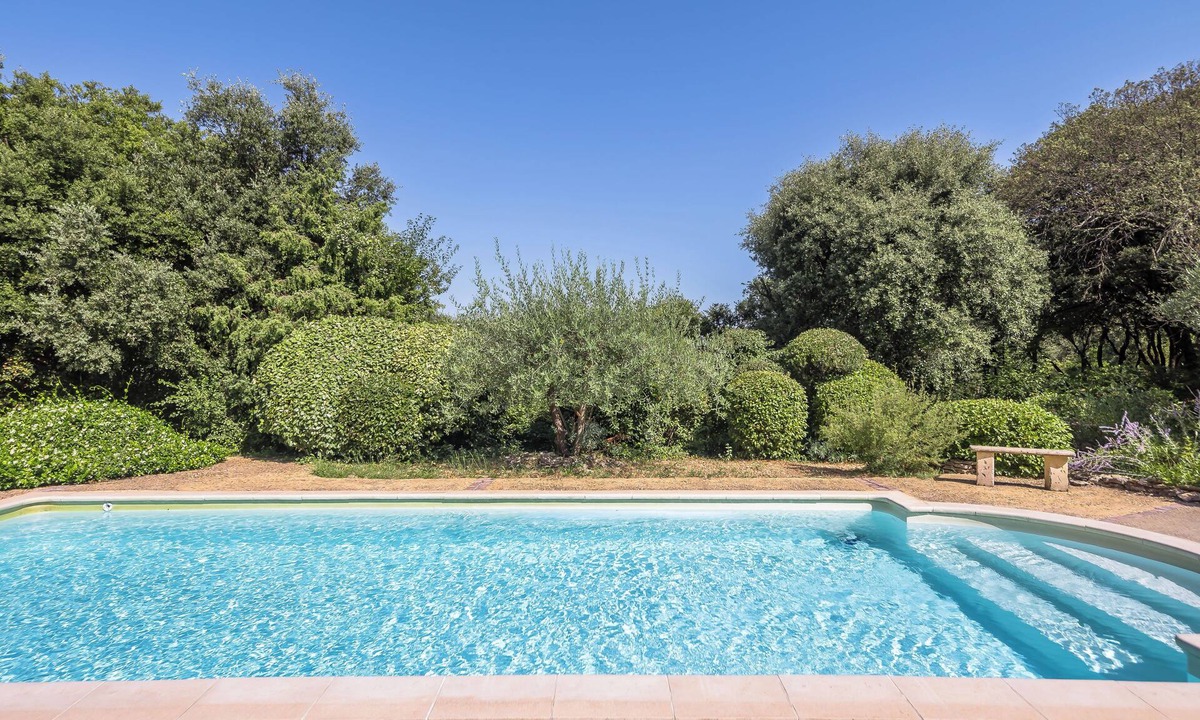 Venasque House | Secluded villa with breathtaking views in stunning village
