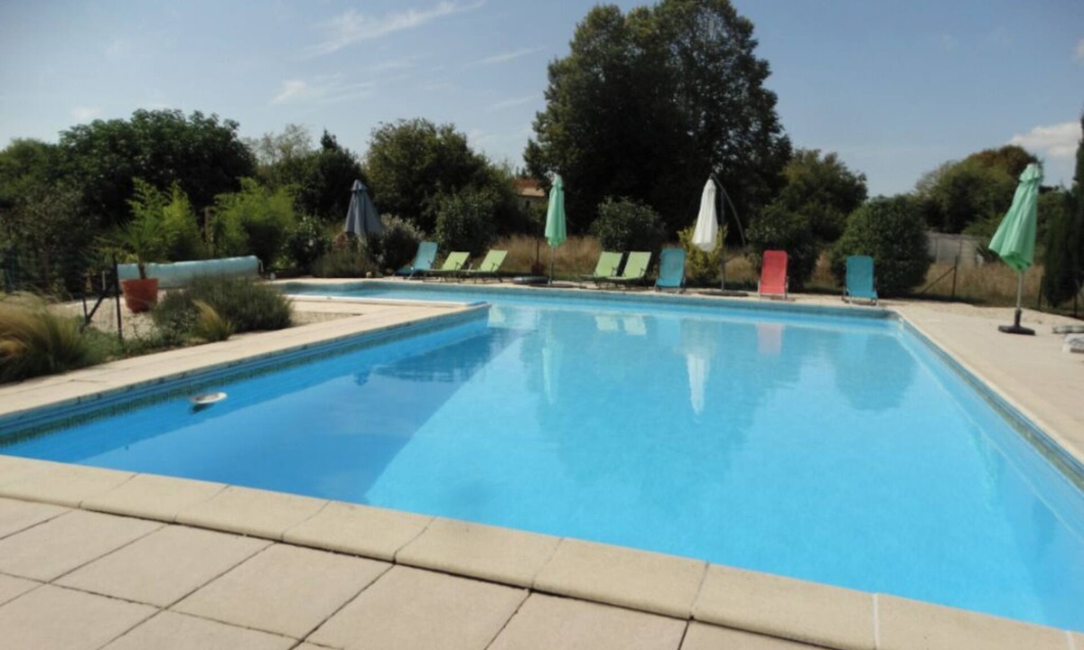 Lorignac House | Single-storey AC house summer pool WIFI, 3 bedr sleeps 5, 2 toilets pet-friendly