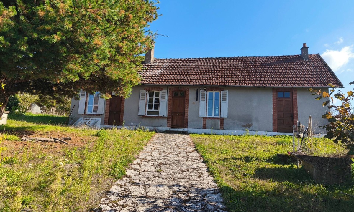 Lucenay-les-Aix House | Single-storey house in the heart of the village
