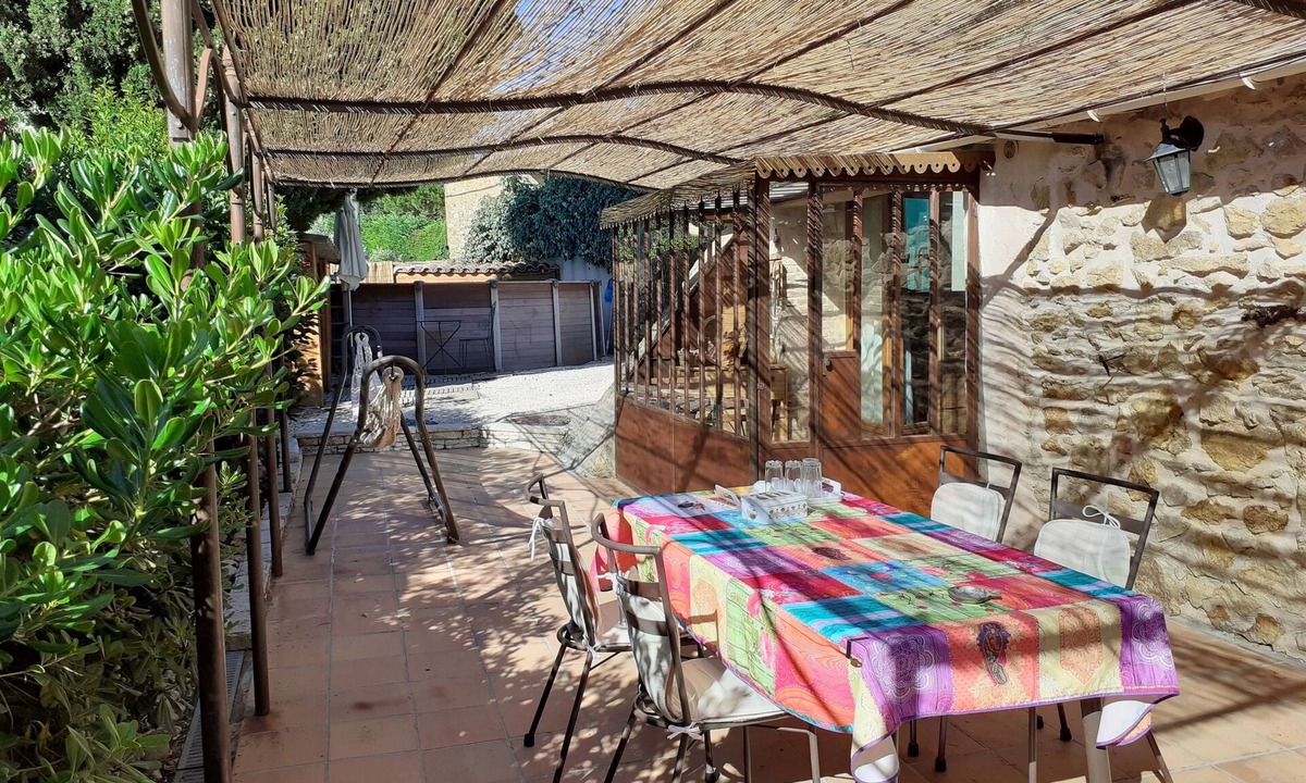 Gaujac House | Small stone house located in a picturesque Provencal village