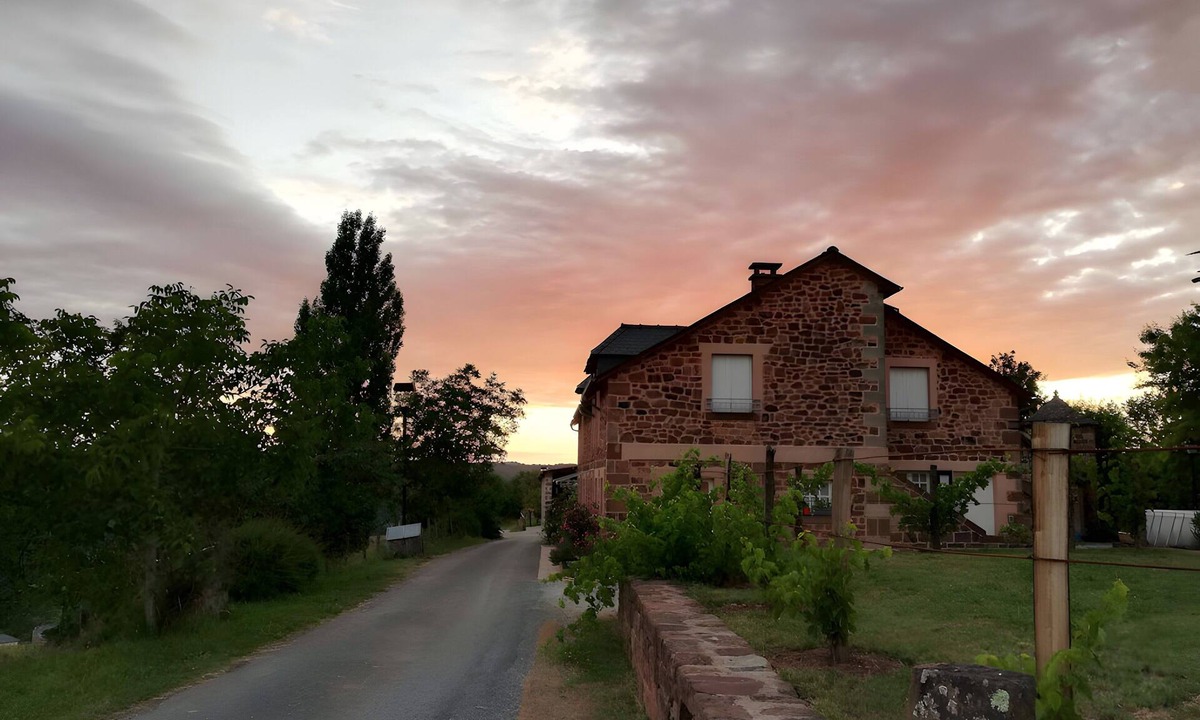 Nauviale Bed & Breakfast | Soleil Levant Guest Room with Shared Pool, Communal Garden and Wi-Fi