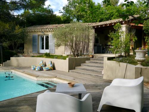 Buisson House | Sous l'Olivier
