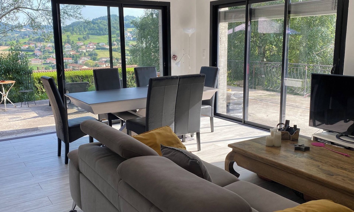 Vals-pres-le-Puy House | Spacieux et au Calme Proche Toutes Commodités