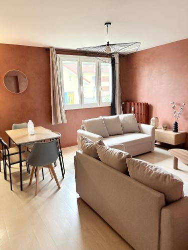 Besancon Apartment | Spacieux logement 3 chambres - calme proche tram