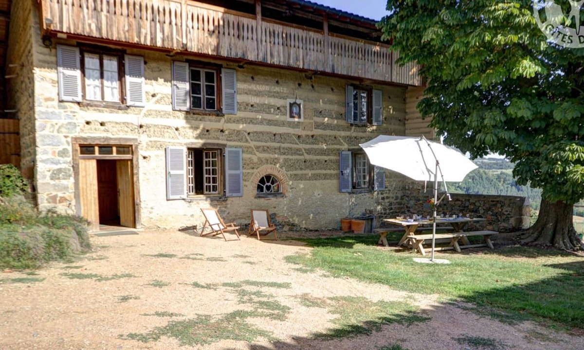 Saint-Martin-la-Sauvete Cottage | Spacious and cozy family gîte, pets allowed, up to 10 people