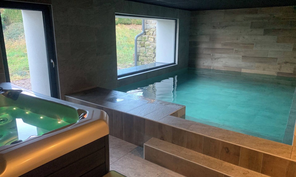 Gerardmer Apartment | Spacious 4-bedroom apartment that sleeps 10, with a private indoor pool, spa, and sauna.