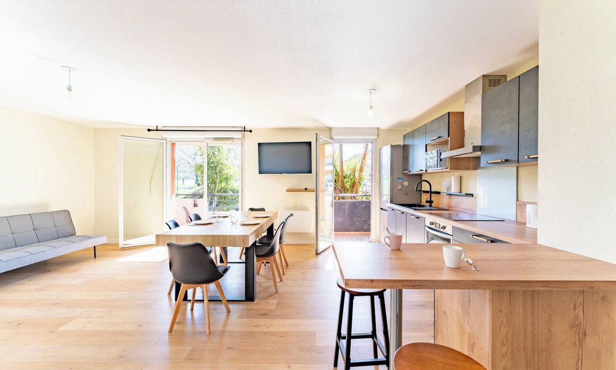Lalande-Grand Selve Apartment | Spacious 5-Bedroom Apartment in North Toulouse—Parking, Fiber Optic Internet, and a Quiet Location