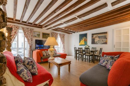 Notre-Dame-des-Champs Apartment | Spacious Apartment in Montparnasse