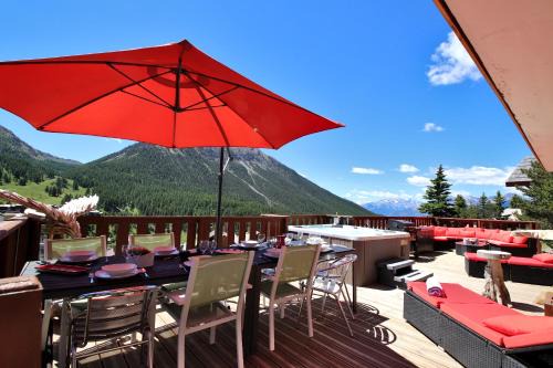 Montgenevre Ski Chalet | Spacious Chalet 16/18 Guests w/Slope View, Jacuzzi et Sauna