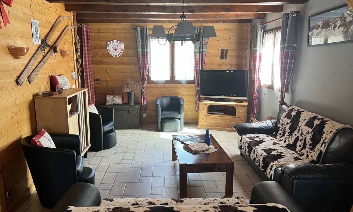 Monetier-les-Bains Ski Chalet | Spacious chalet 8 pers, 3 bedrooms, fireplace, Wi-Fi, BBQ