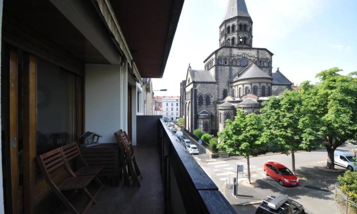 La Gare Apartment | Spacious, sleeps 8 towards station