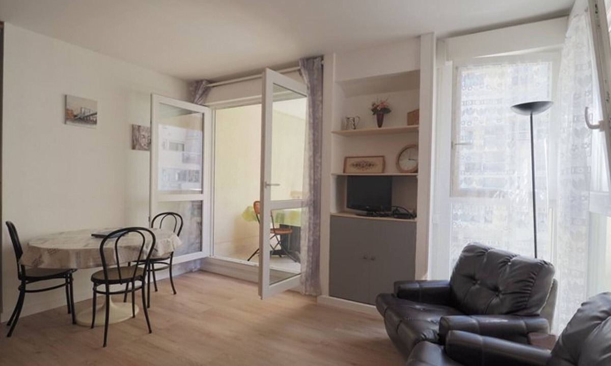 Montpellier Apartment | Spacious studio in city center - 4 guests